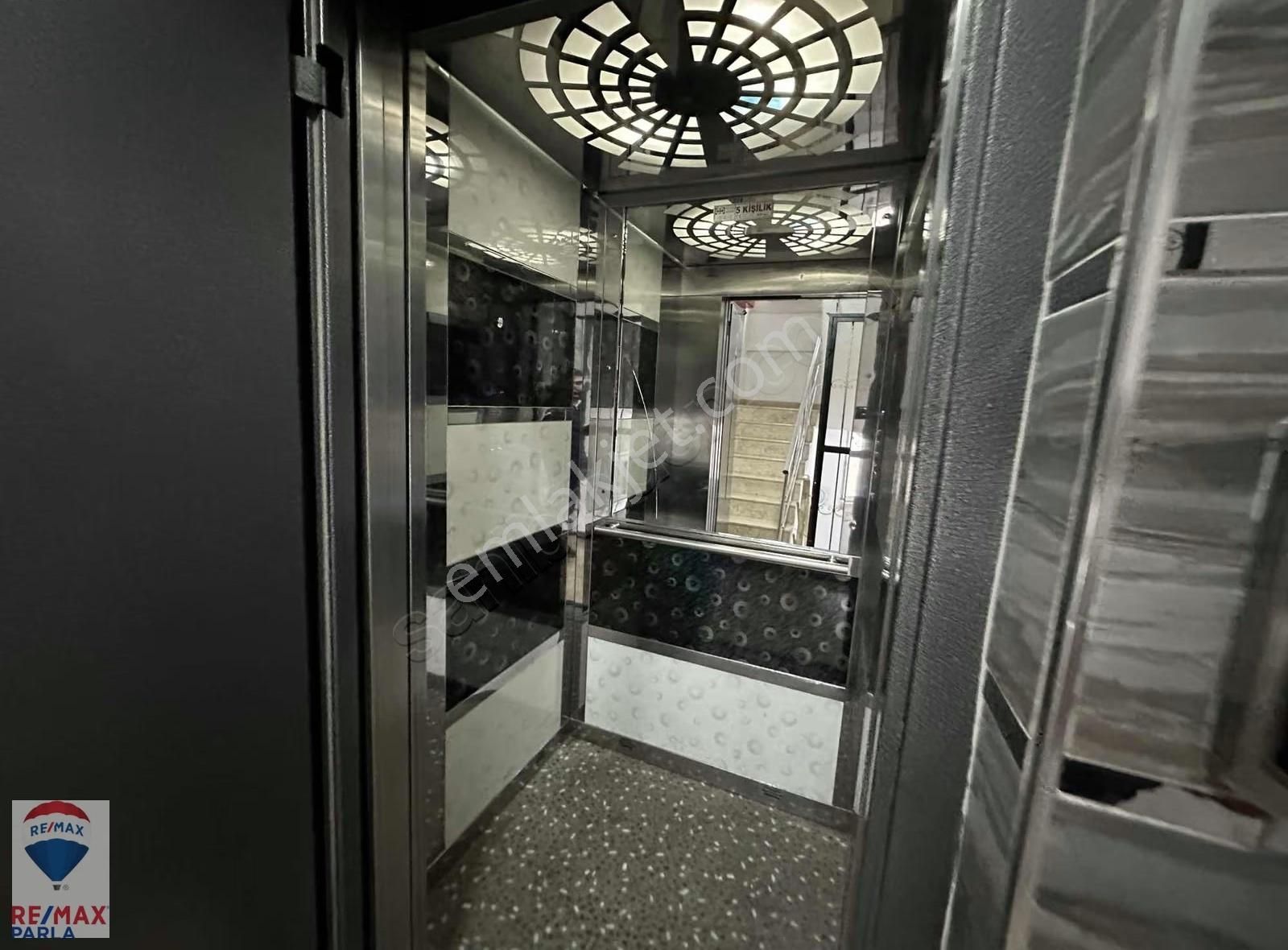 Tramvay Yoluna Cephe Satılık 2+1 - Görsel 27