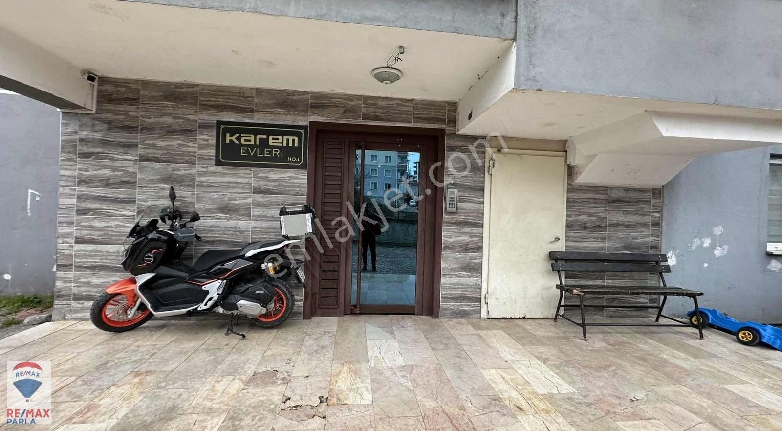 Tramvay Yoluna Cephe Satılık 2+1 - Görsel 31