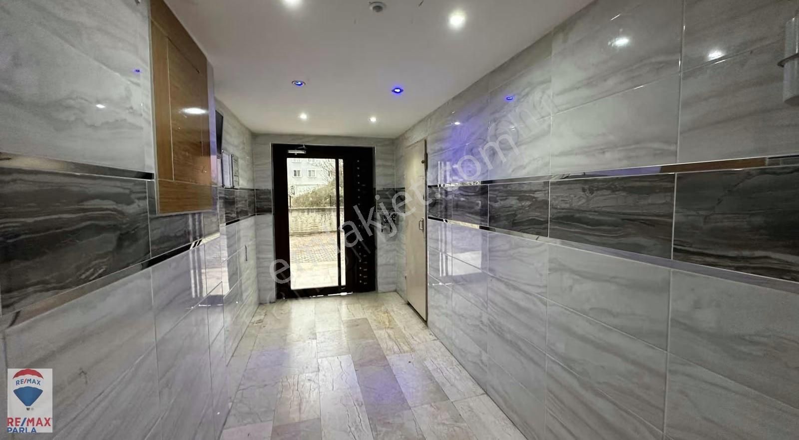 Tramvay Yoluna Cephe Satılık 2+1 - Görsel 16