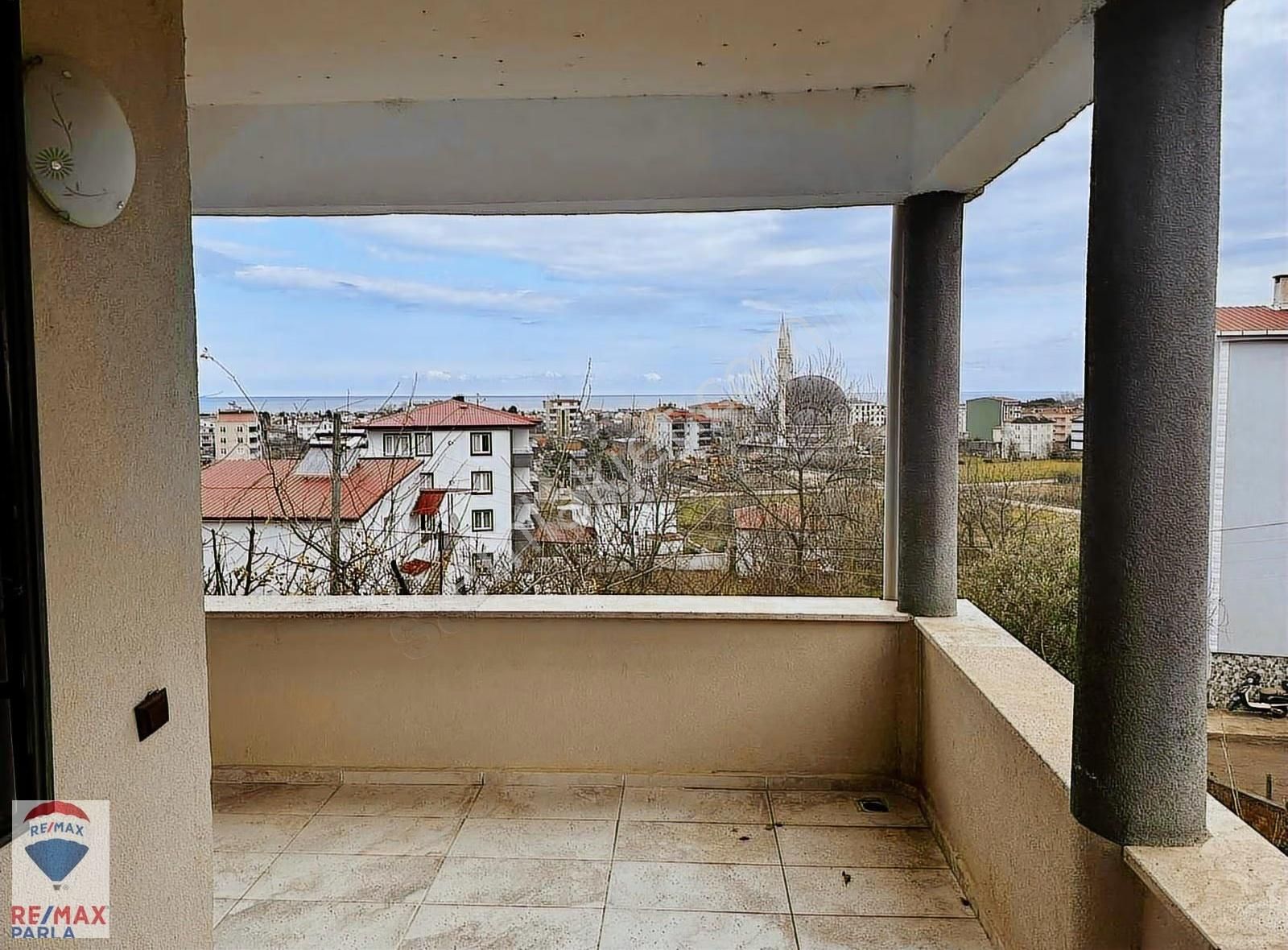 Atakum Çatalçamda Anayola Yakın Satılık Komple Bina