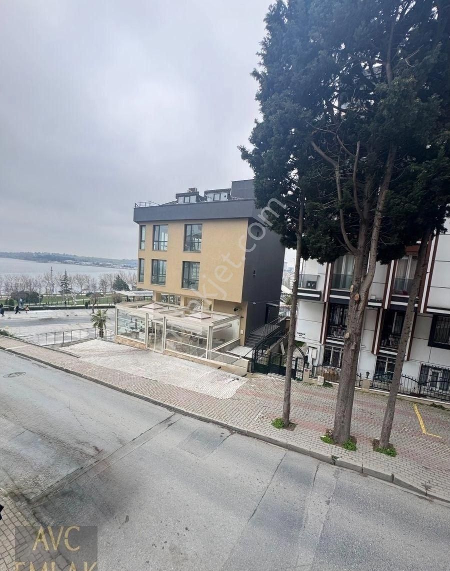 Küçükçekmece'de Marmaray'a 1 Dk, Göl Manzaralı Ve Ferah 2+1 Fırsatı! - Görsel 5