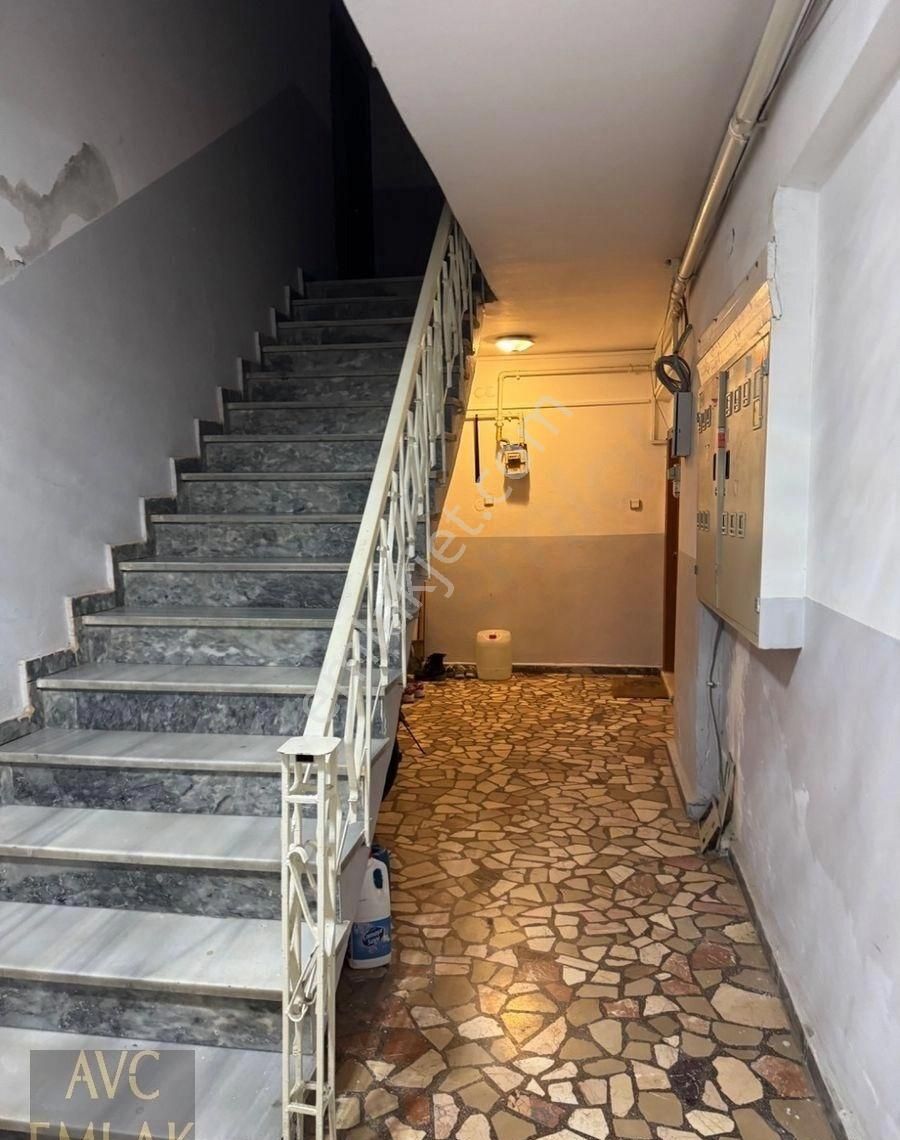 Küçükçekmece'de Marmaray'a 1 Dk, Göl Manzaralı Ve Ferah 2+1 Fırsatı! - Görsel 17