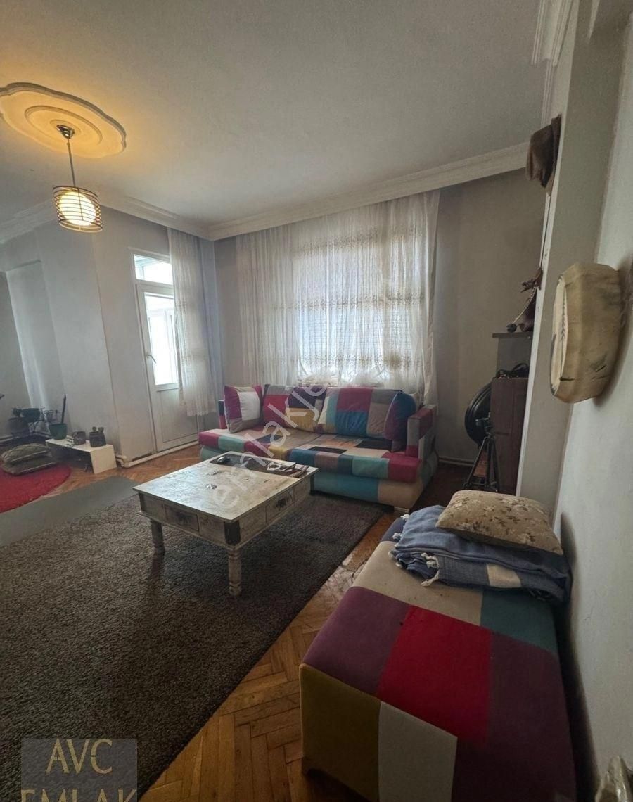 Küçükçekmece'de Marmaray'a 1 Dk, Göl Manzaralı Ve Ferah 2+1 Fırsatı! - Görsel 8