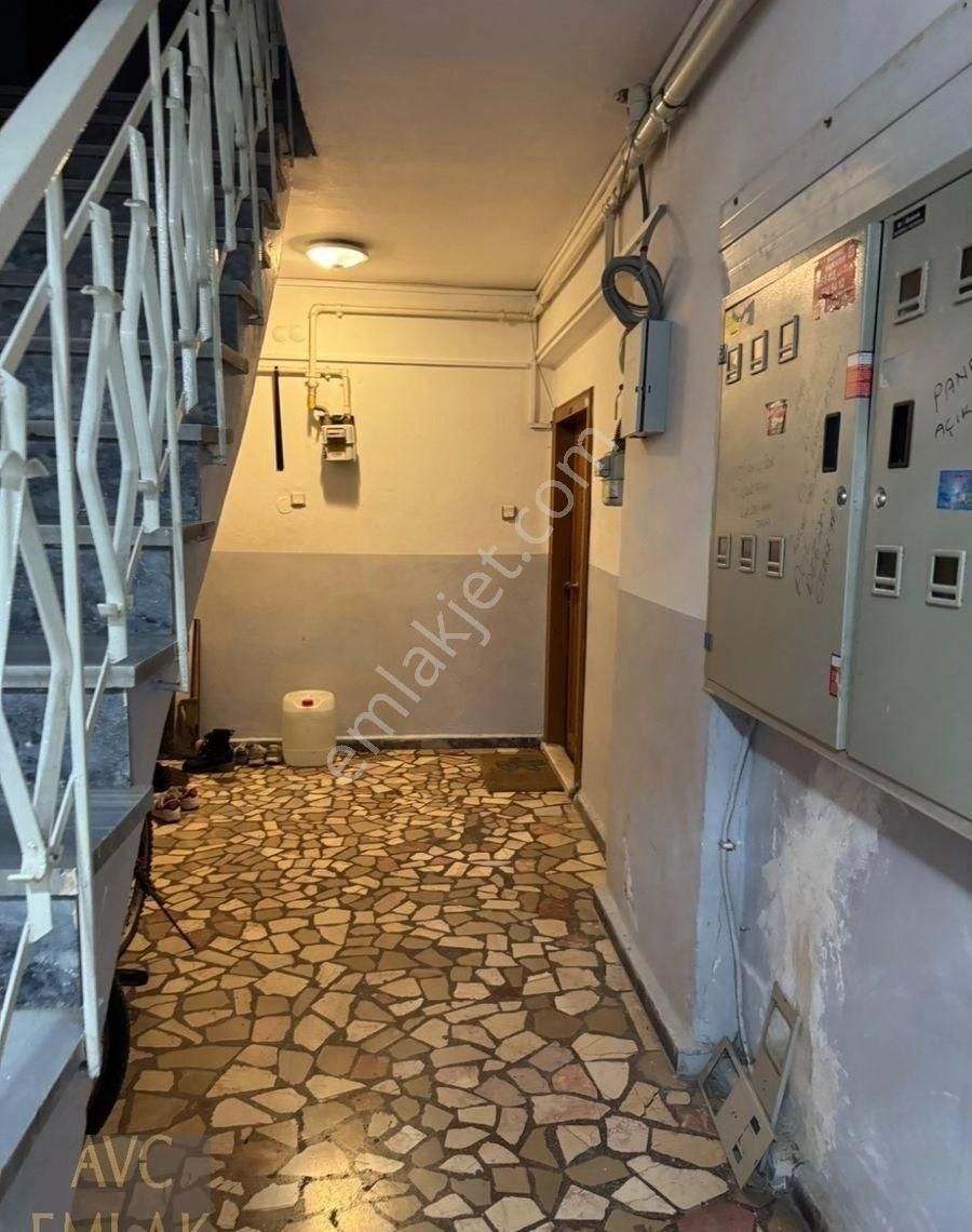 Küçükçekmece'de Marmaray'a 1 Dk, Göl Manzaralı Ve Ferah 2+1 Fırsatı! - Görsel 23