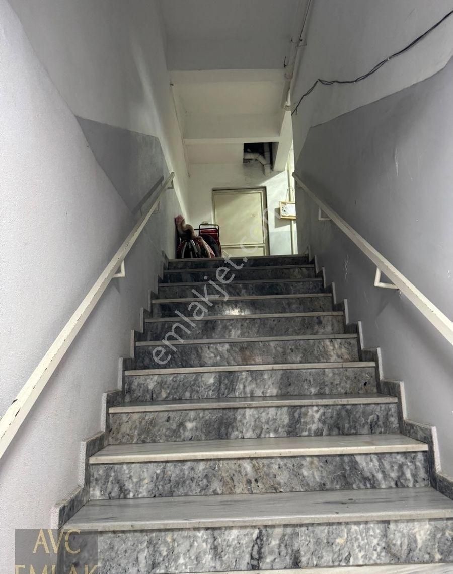 Küçükçekmece'de Marmaray'a 1 Dk, Göl Manzaralı Ve Ferah 2+1 Fırsatı! - Görsel 2