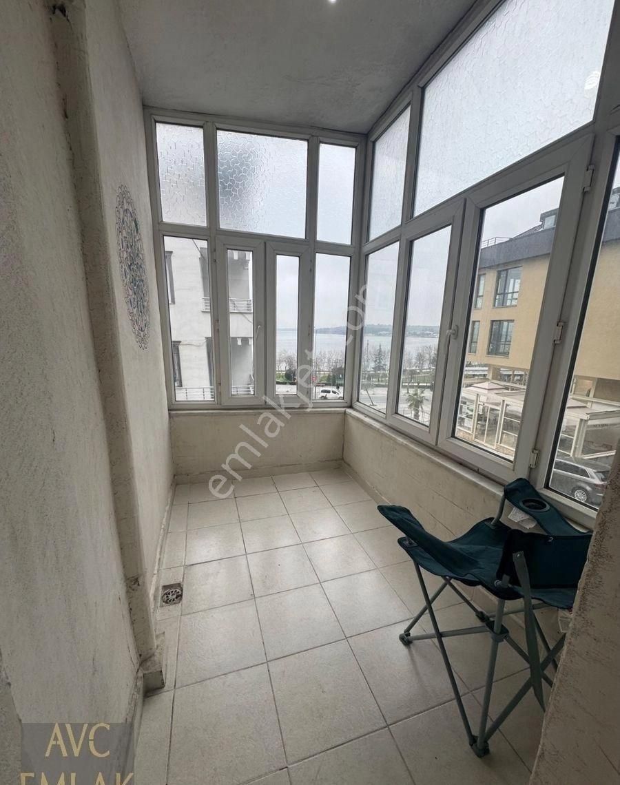 Küçükçekmece'de Marmaray'a 1 Dk, Göl Manzaralı Ve Ferah 2+1 Fırsatı! - Görsel 13