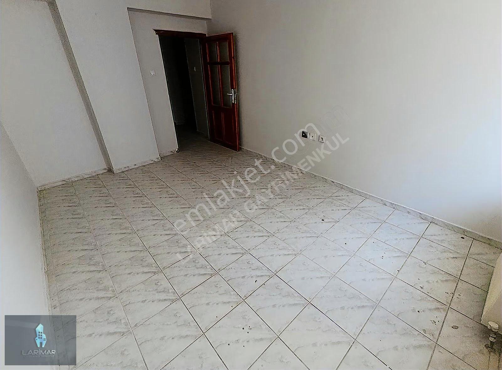 Larimar Gayrimenkulden Sürsürde Kiralık Geniş 3+1 - Görsel 13
