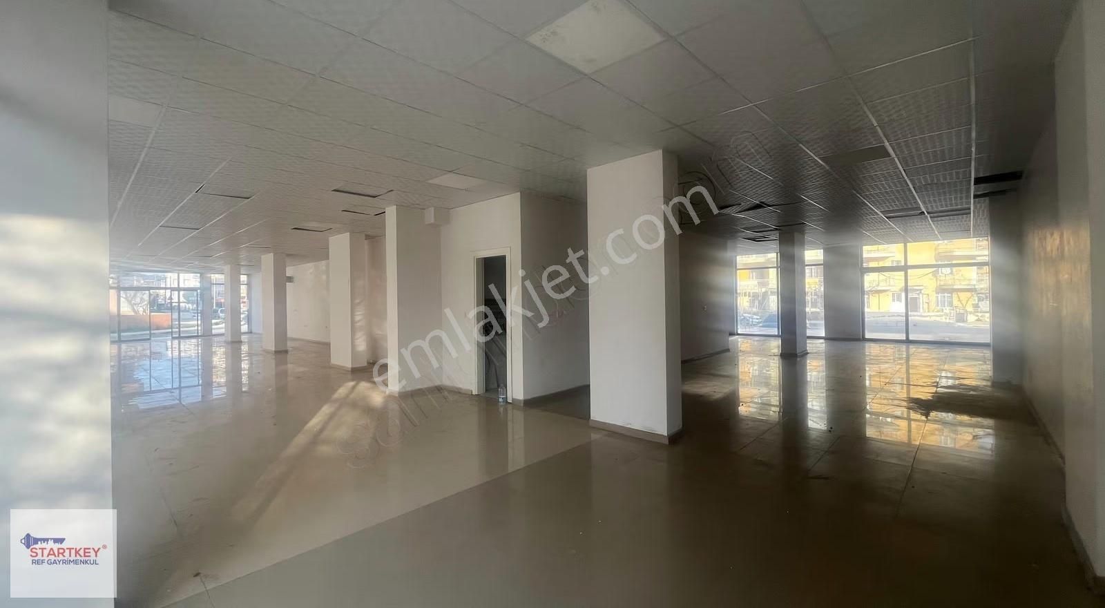 Menemende Geniş Cadde Üzerinde 3 Girişli, Depolu Kiralık Dükkan - Görsel 15