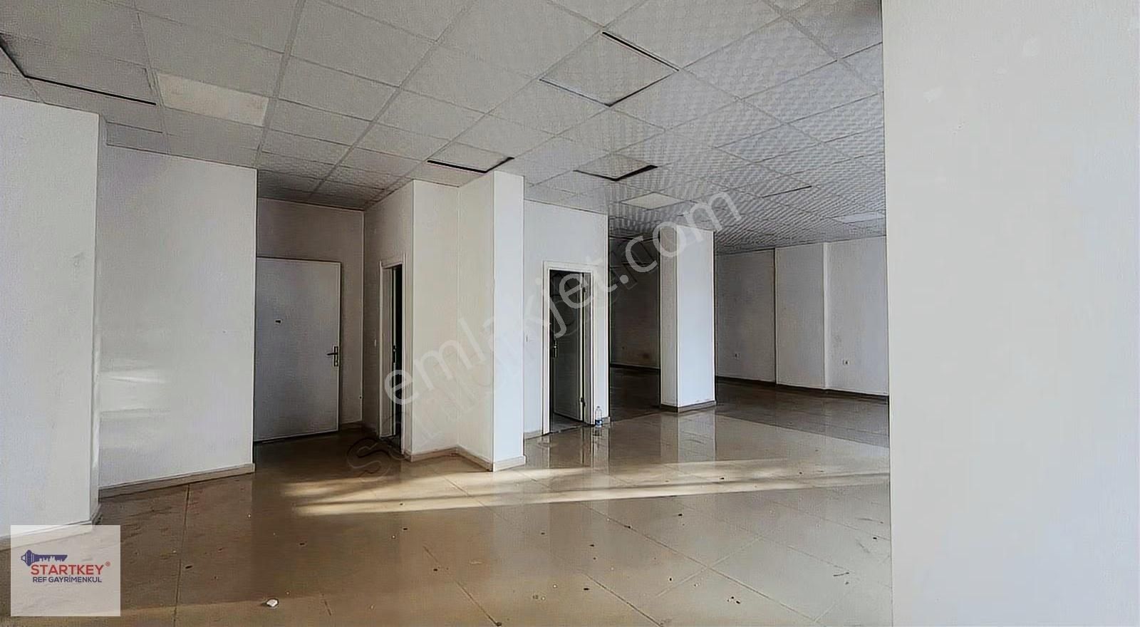 Menemende Geniş Cadde Üzerinde 3 Girişli, Depolu Kiralık Dükkan - Görsel 5