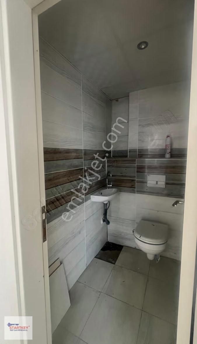 Menemende Geniş Cadde Üzerinde 3 Girişli, Depolu Kiralık Dükkan - Görsel 19