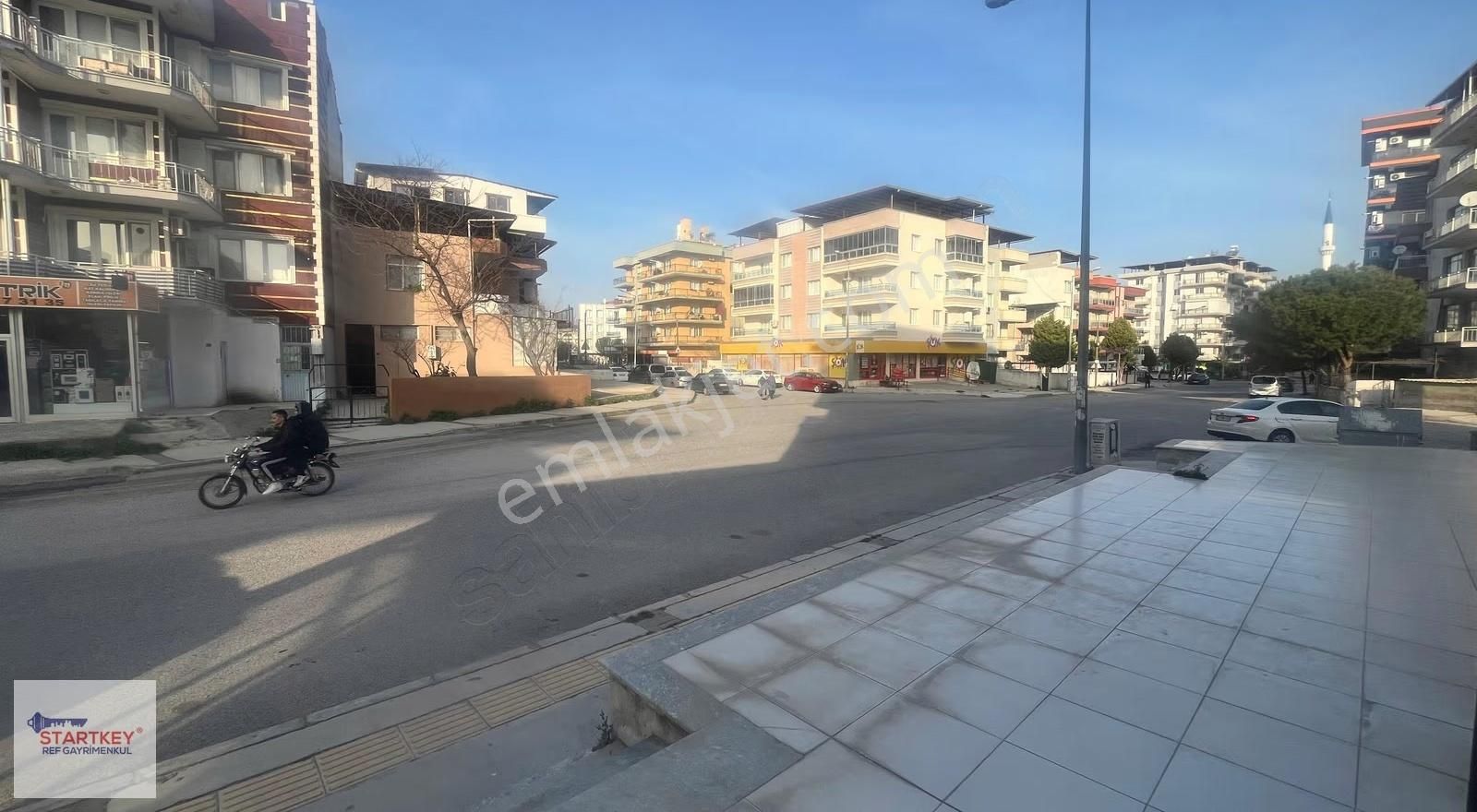 Menemende Geniş Cadde Üzerinde 3 Girişli, Depolu Kiralık Dükkan - Görsel 8