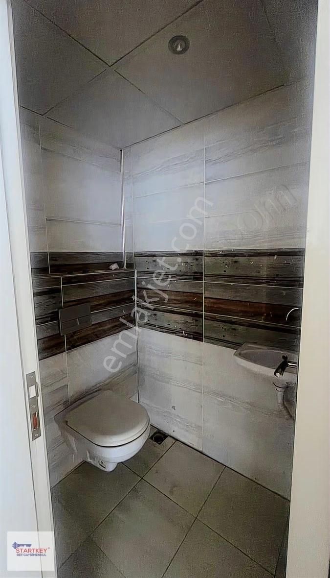 Menemende Geniş Cadde Üzerinde 3 Girişli, Depolu Kiralık Dükkan - Görsel 14