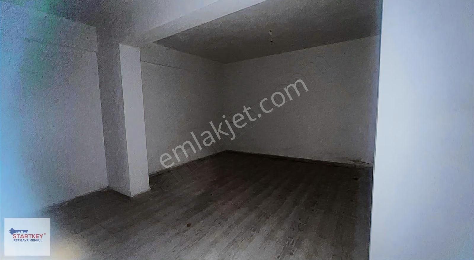 Menemende Geniş Cadde Üzerinde 3 Girişli, Depolu Kiralık Dükkan - Görsel 21