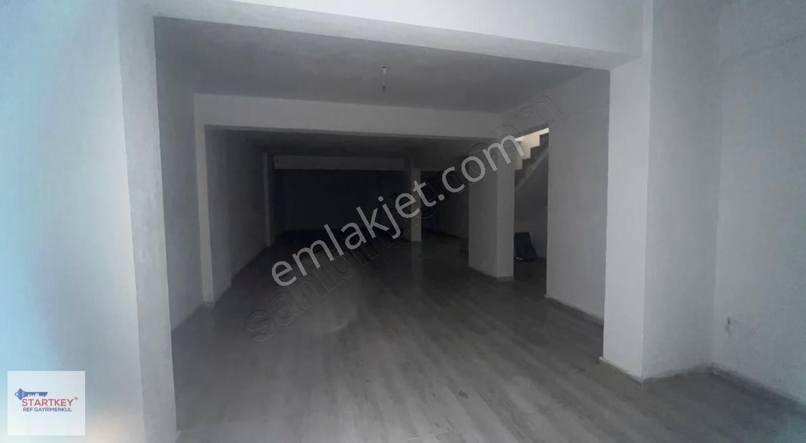 Menemende Geniş Cadde Üzerinde 3 Girişli, Depolu Kiralık Dükkan - Görsel 11