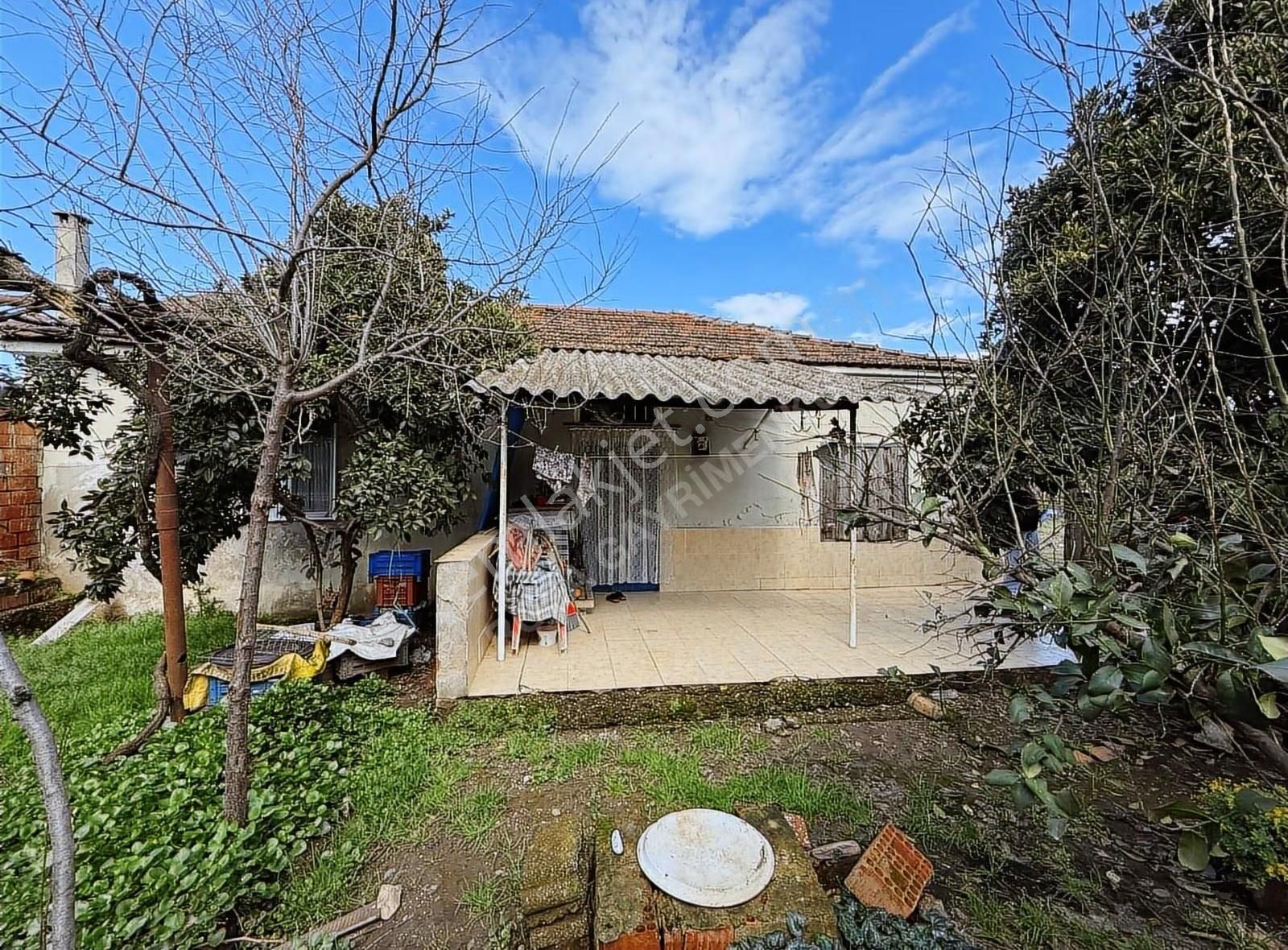 Rosa Gayrimenkul'den Satılık Müstakil Köy Evi Ve Tarla