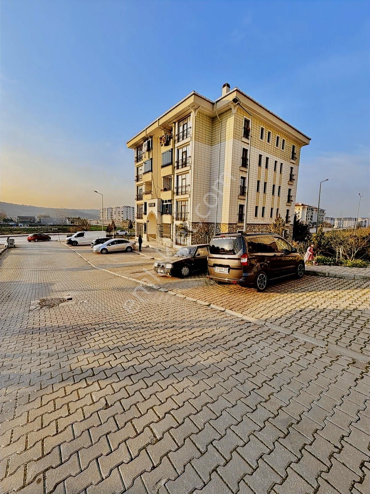 Emekli Tokide 2+1 Eşyasız Ayrı Mutfaklı Fırsat Satılık Daire - Görsel 2