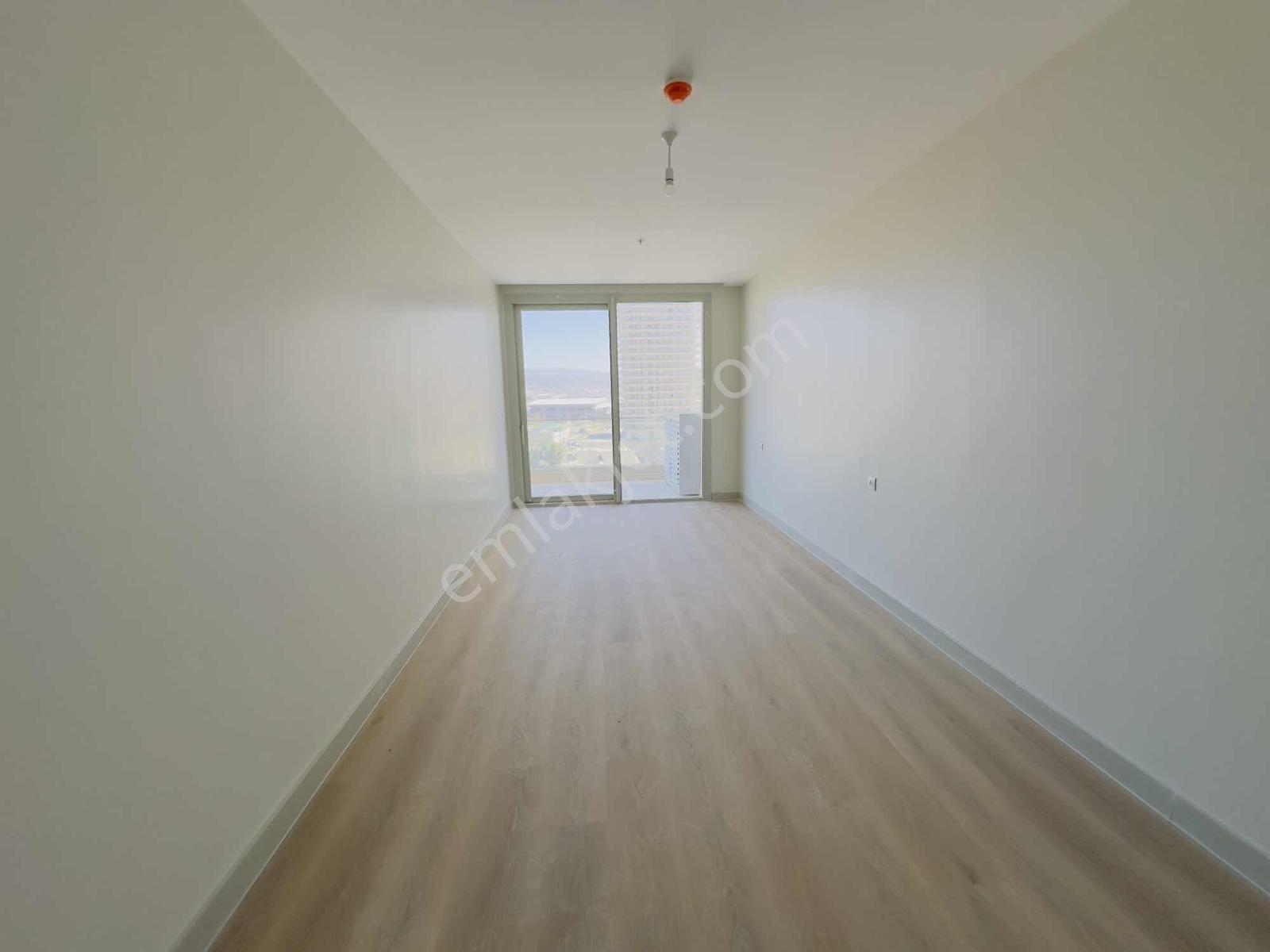 Megapol İzmir Deniz Manzaralı Brüt 205 M2 Kiralık Rezidans - Görsel 13