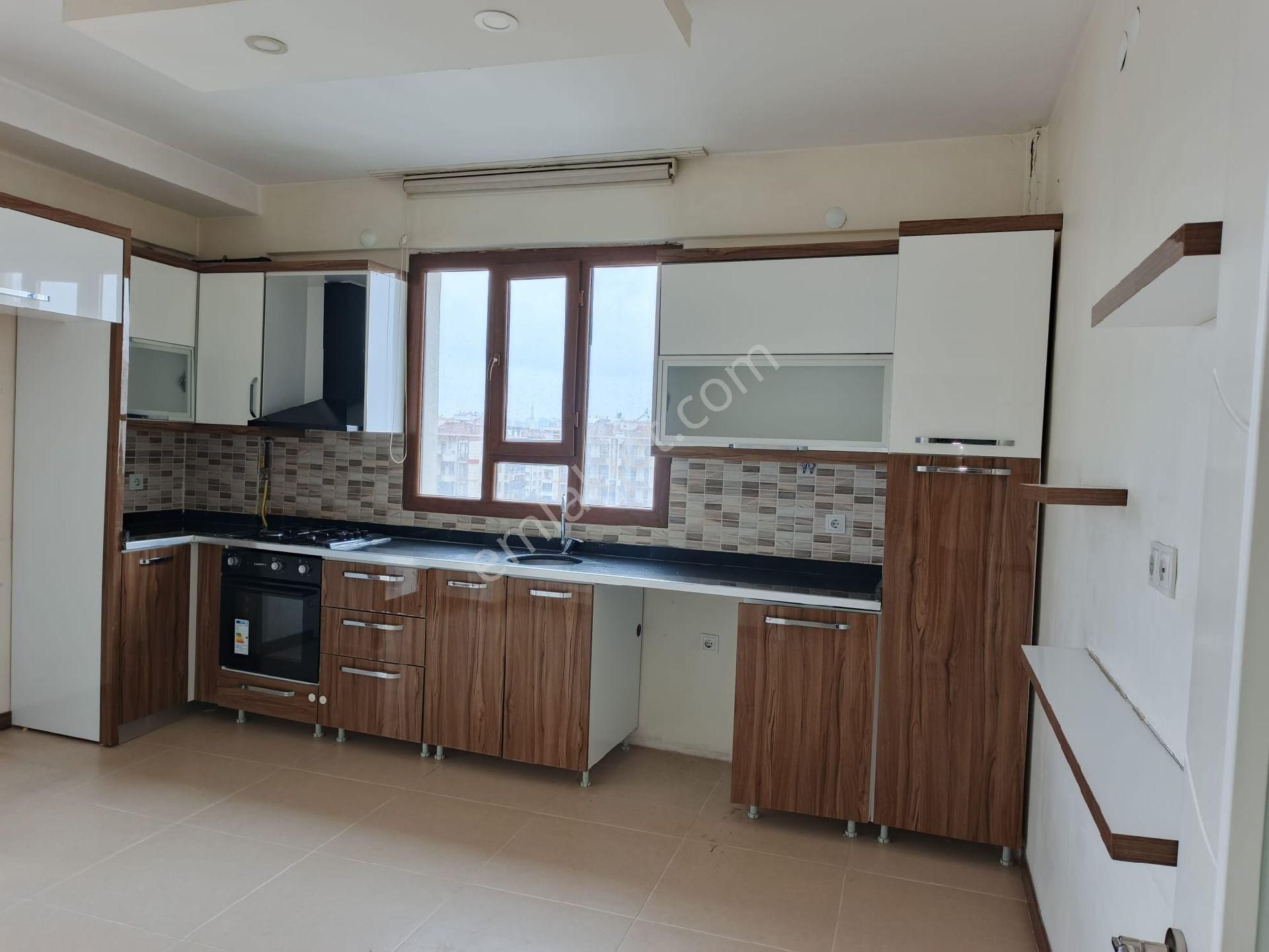 Kiralık 3+1 Bağcılar Millet Bahçesi Civarı