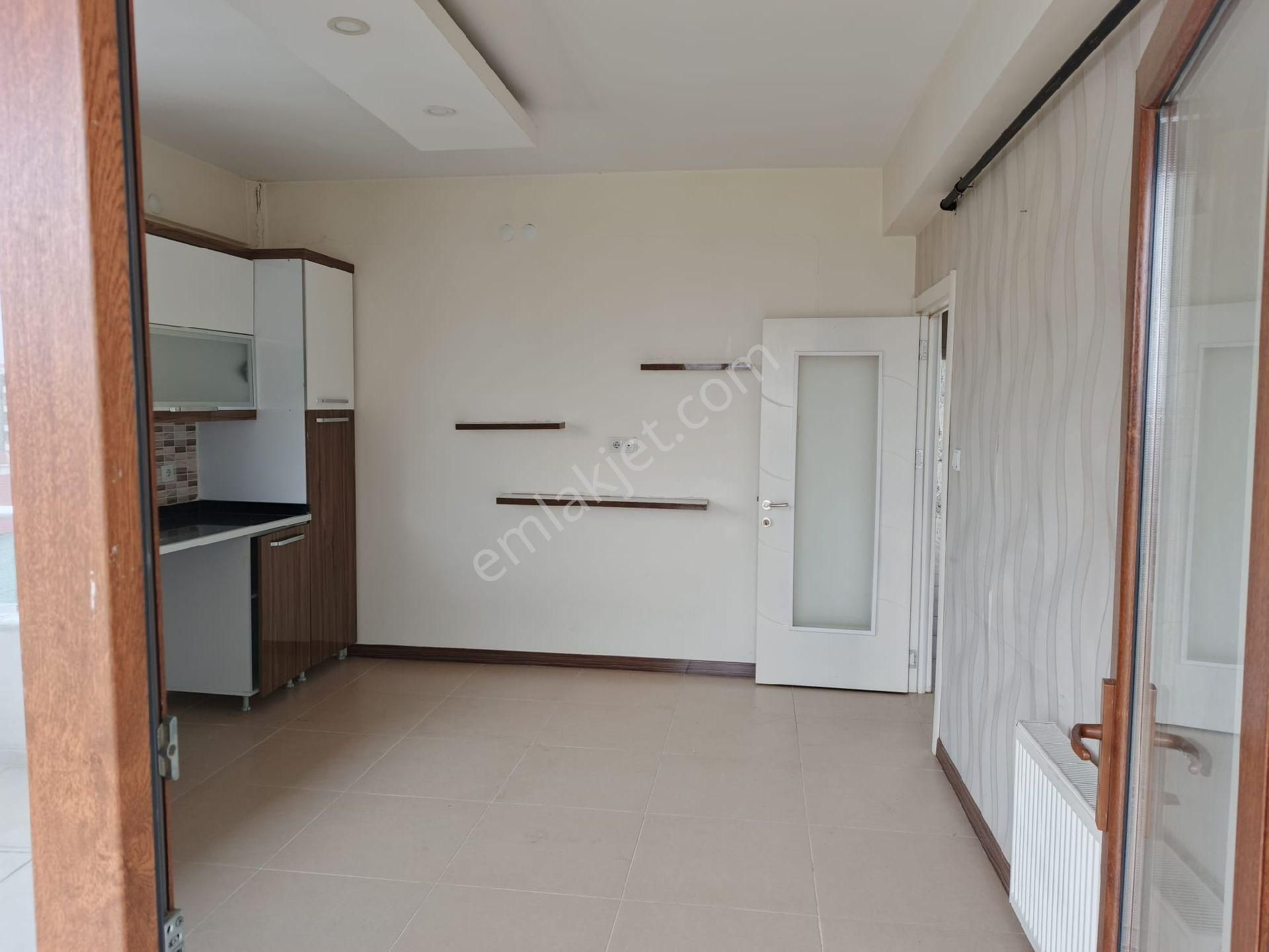 Kiralık 3+1 Bağcılar Millet Bahçesi Civarı - Görsel 2