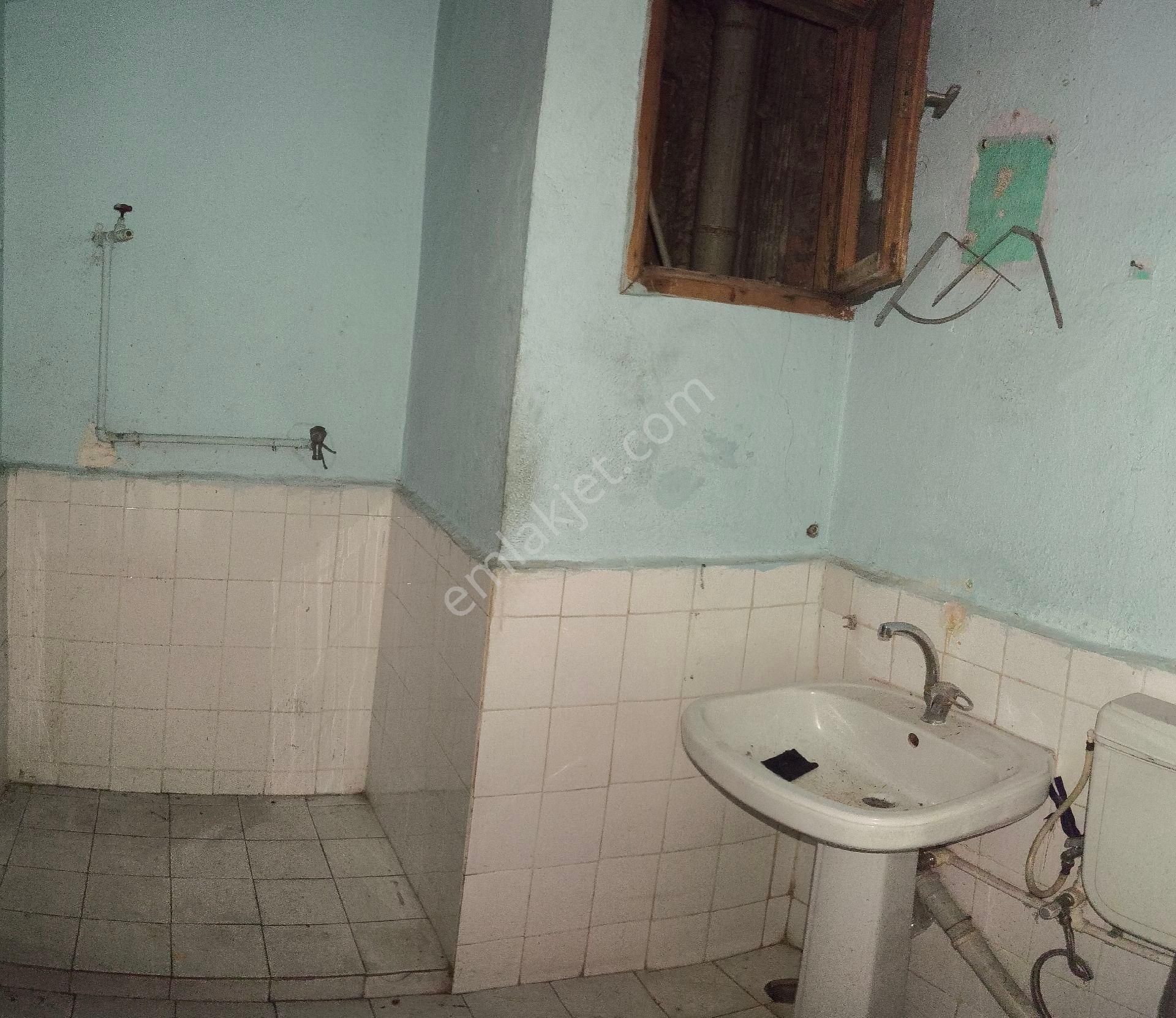 Aydın Kıbrıs Caddesi'nde , Müşteri Potansiyeli Yüksek Lokasyona Sahip Kiralık İşyeri - Görsel 4