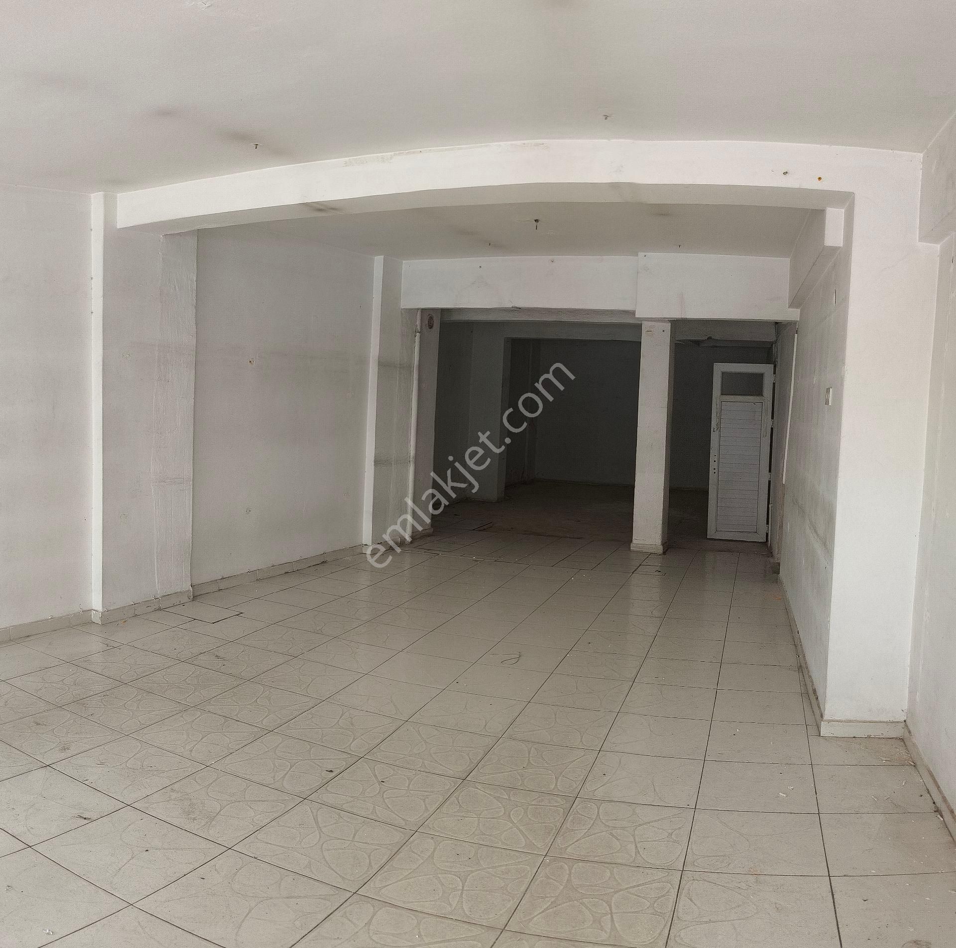 Aydın Kıbrıs Caddesi'nde , Müşteri Potansiyeli Yüksek Lokasyona Sahip Kiralık İşyeri