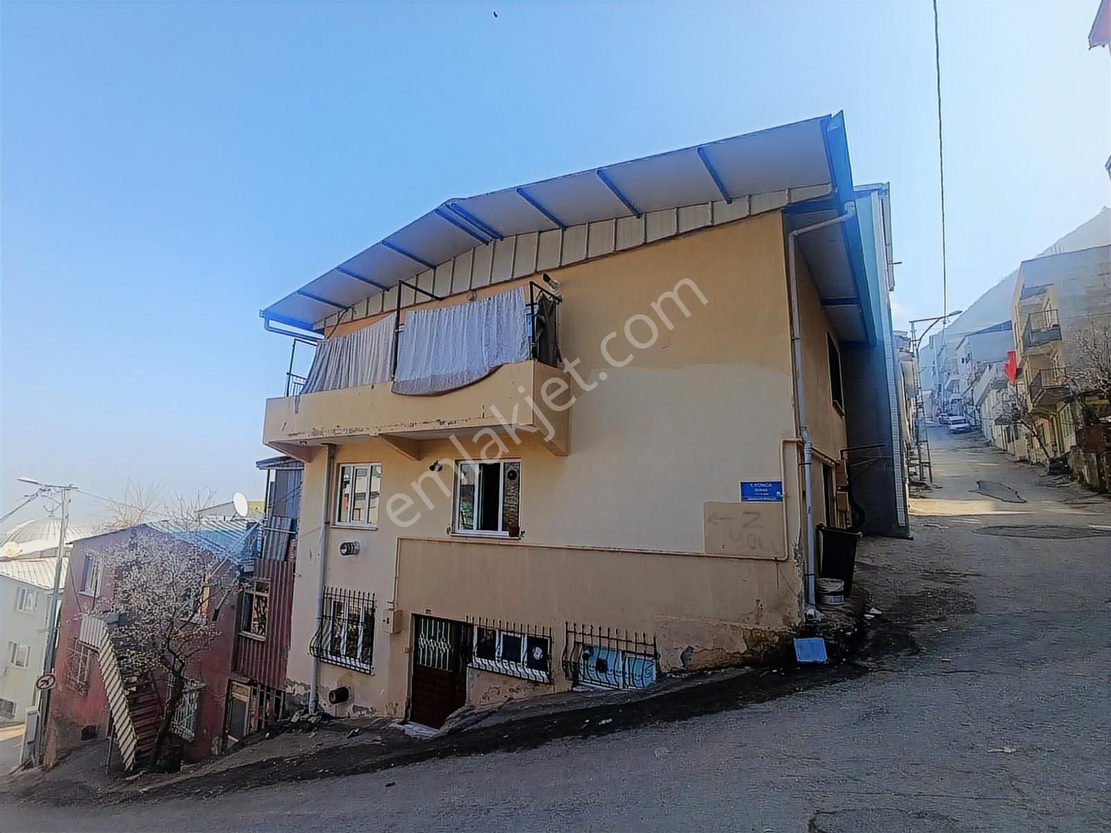 Teleferikte Teleferik Manzaralı Satılık 3 Katlı Müstakil Konut