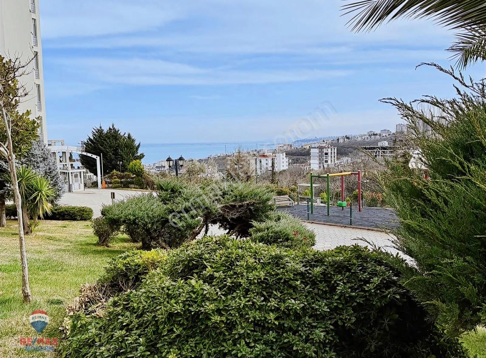 Atakum'da Prestijli Sitede Deniz Manzaralı 4+1 Daire