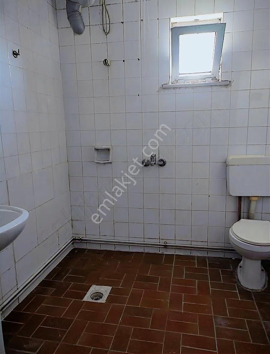 Akyazı Cumhuriyet Mh.140 M2 3+1 Daire Zafer Camii Yanı - Görsel 11