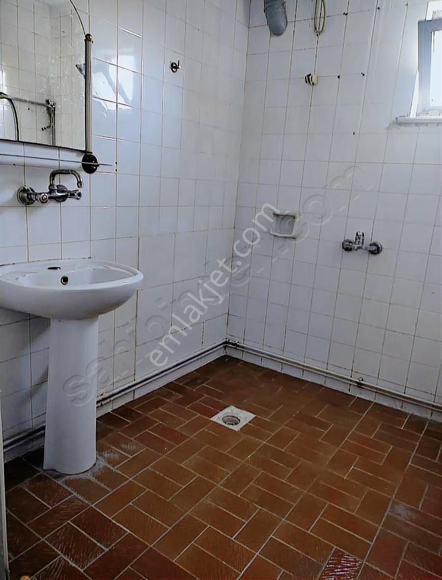 Akyazı Cumhuriyet Mh.140 M2 3+1 Daire Zafer Camii Yanı - Görsel 12