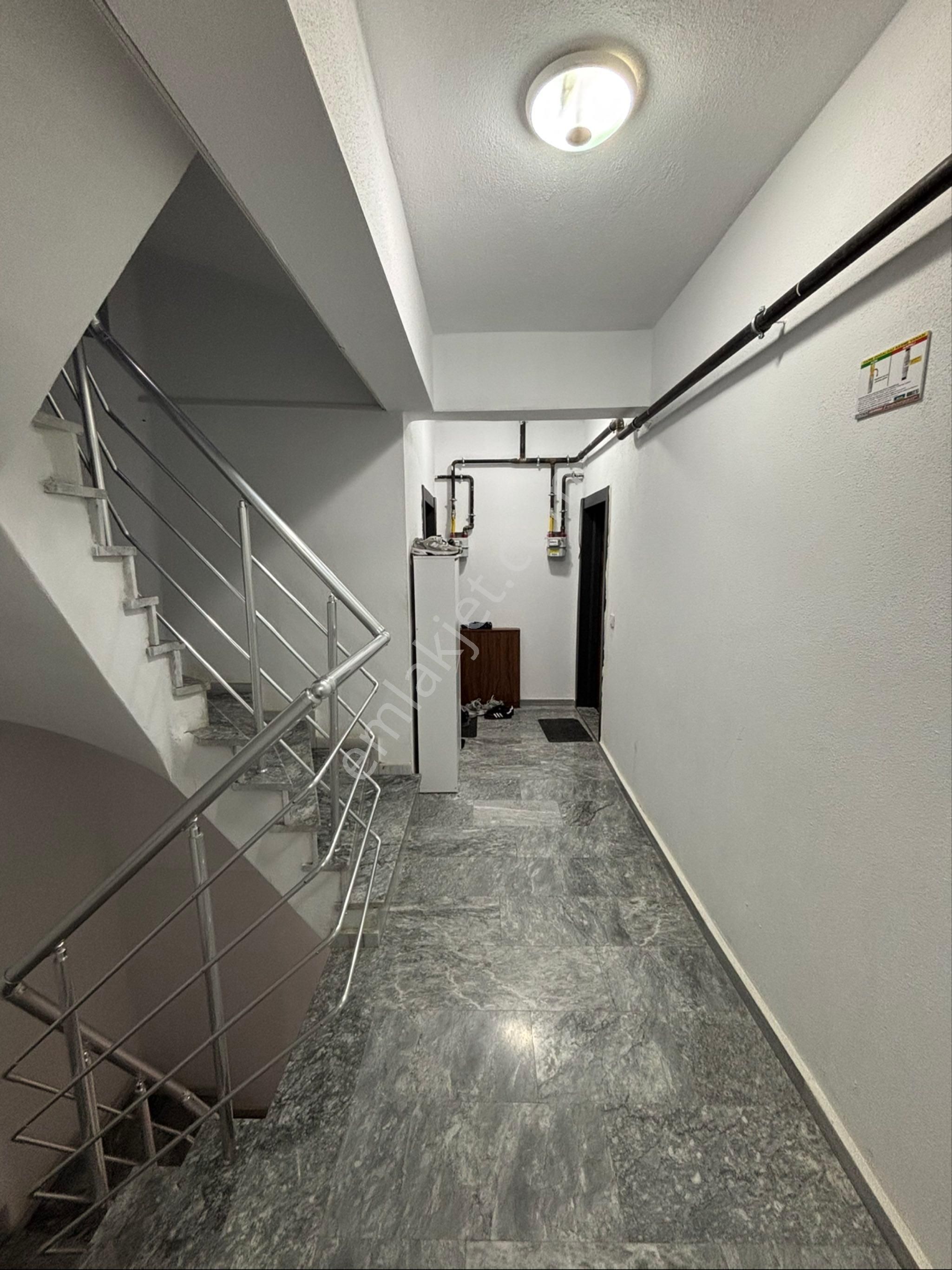 Biga-çan Caddesi Üzerin'de Ön Cephe Satılık 3+1 Modern Daire - Görsel 8