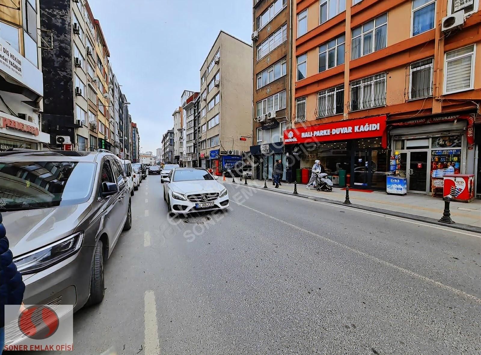 Kadıköy Altıyolda Ana Caddede Kiralık Dükkan - Görsel 2