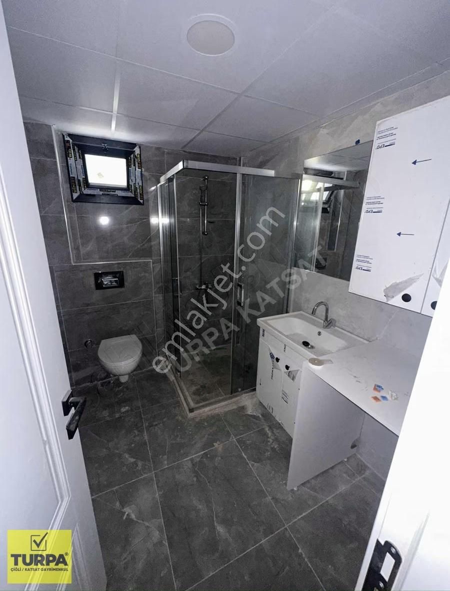 Karşıyaka Şemikler'de Sıfır Kapalı Mutfak 2+1 Kiralık Daire - Görsel 8