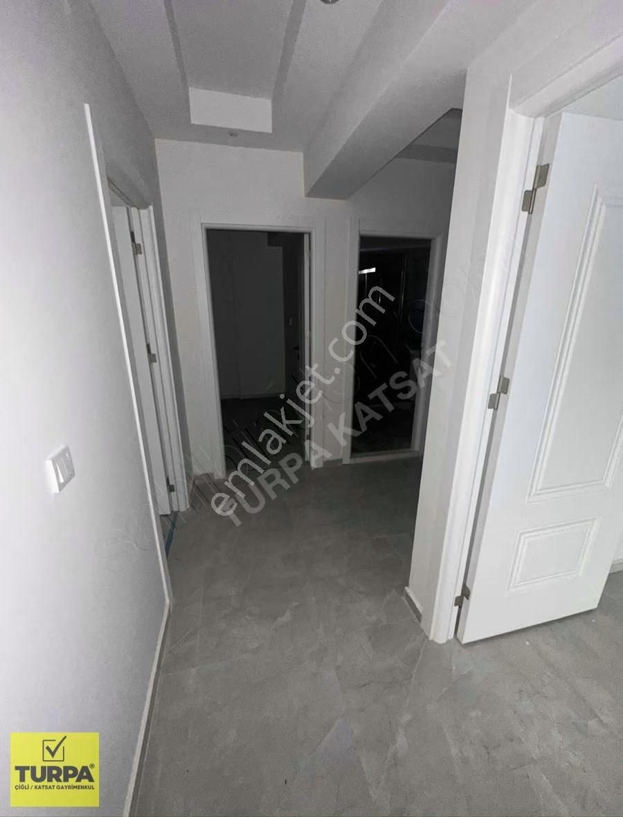 Karşıyaka Şemikler'de Sıfır Kapalı Mutfak 2+1 Kiralık Daire - Görsel 3