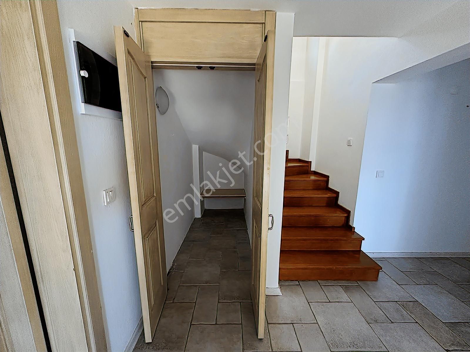 İzmir Urla'da Havuzlu Site İçinde 4+1 Dubleks Satılık Villa - Görsel 27