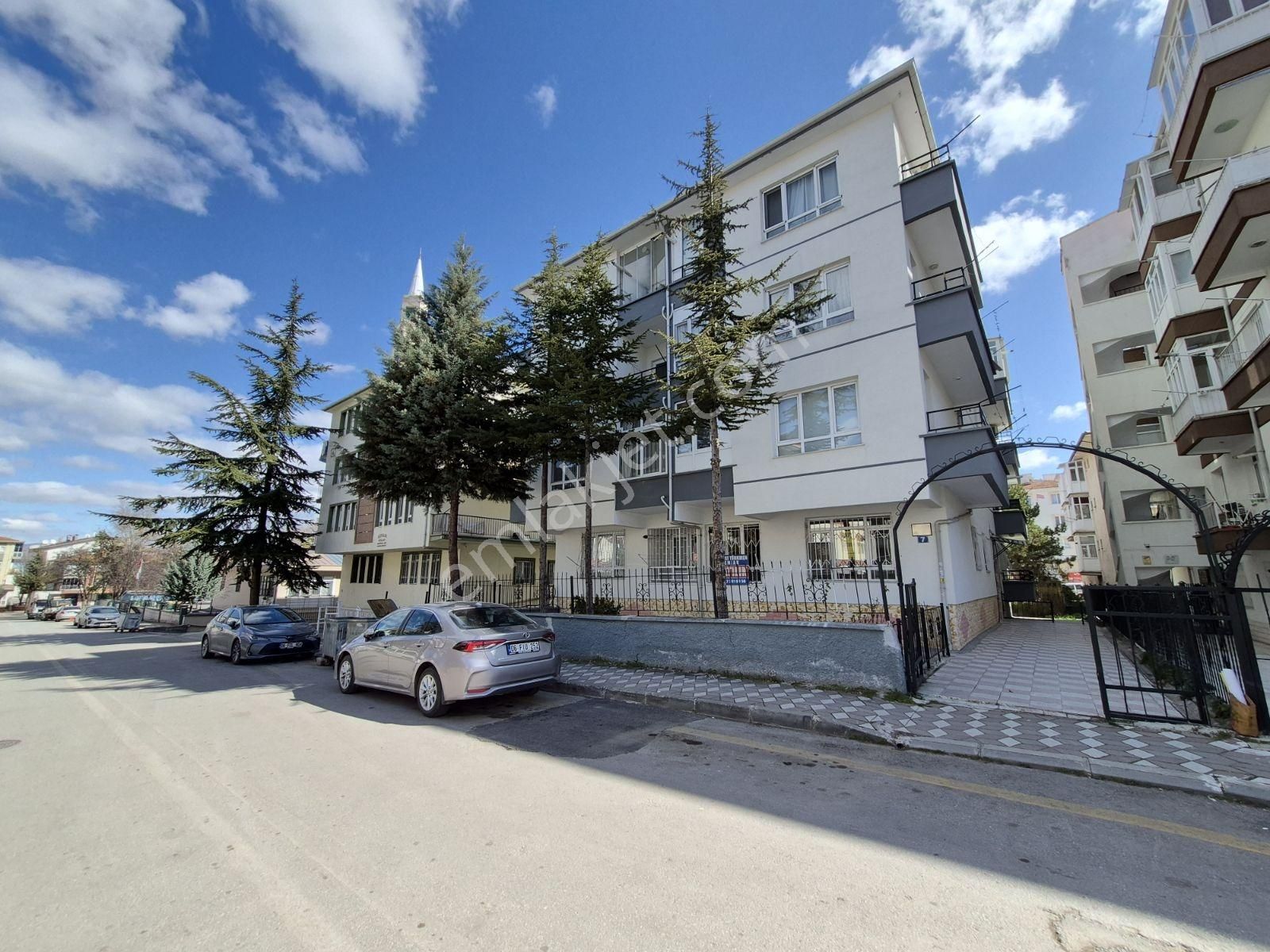 Murat Türkmenden Eminevime_uygun Ön_cepheli Kök_tapulu 2+1_daire