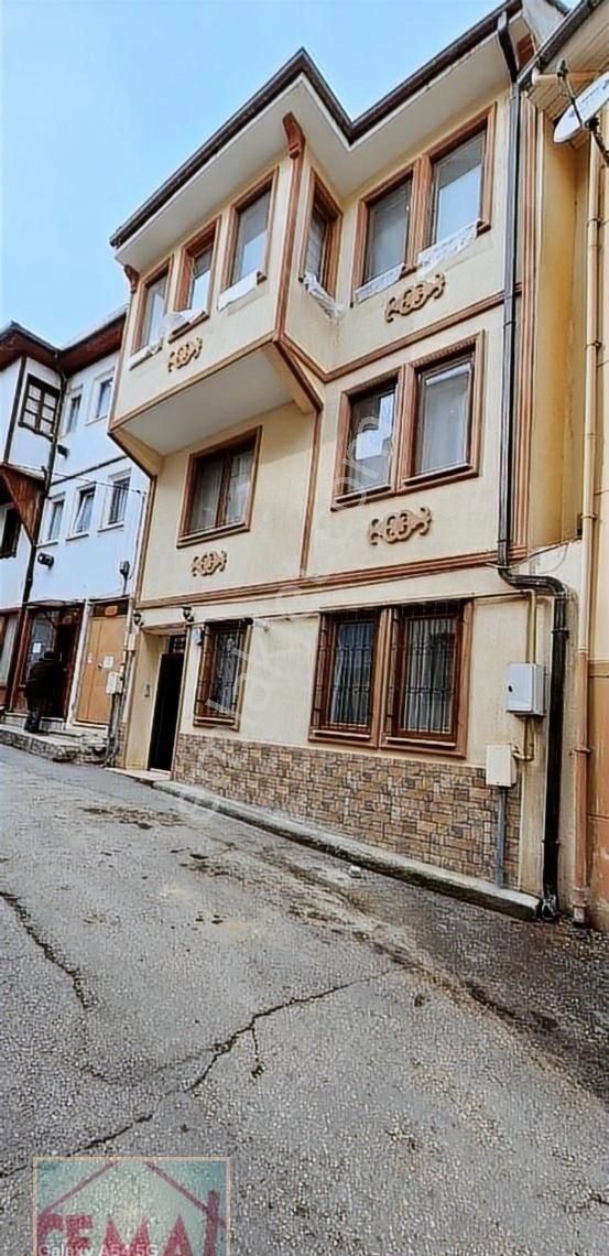 Cemal Emlak Muradiye Giriş Kat Masrafsız Bakımlı Bahçeli Ekonomi