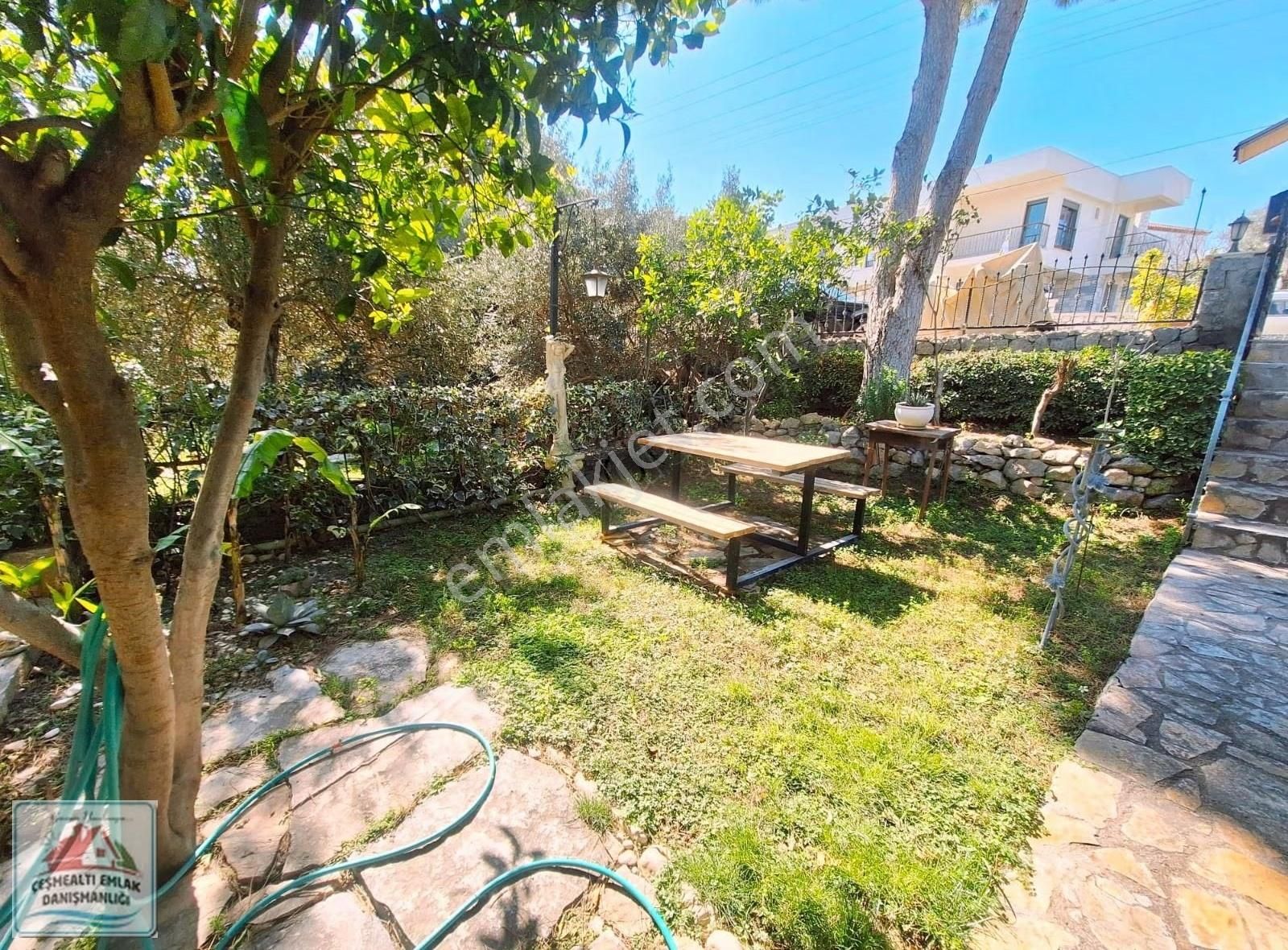 Urla Guvendik Mah. Denize 350 M Genis 4+1 Merkezi Konum - Görsel 10