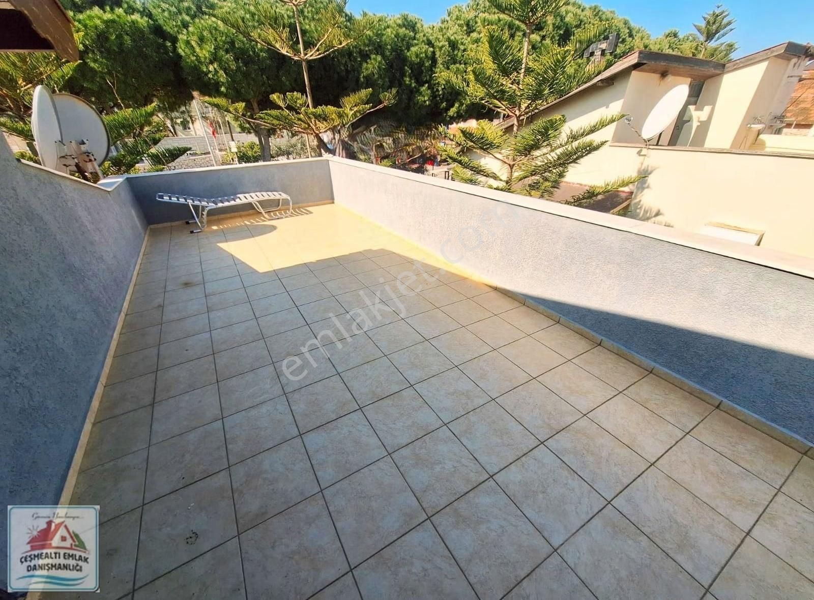 Urla Guvendik Mah. Denize 350 M Genis 4+1 Merkezi Konum - Görsel 5