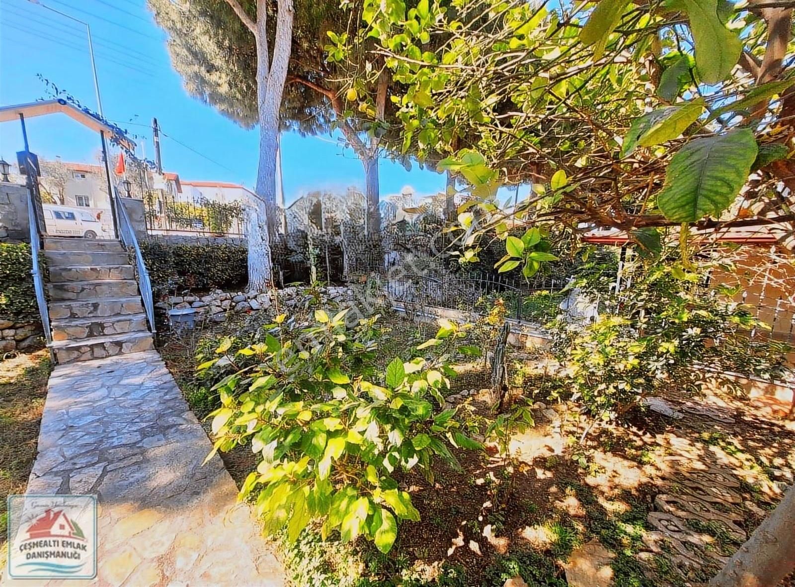 Urla Guvendik Mah. Denize 350 M Genis 4+1 Merkezi Konum - Görsel 27