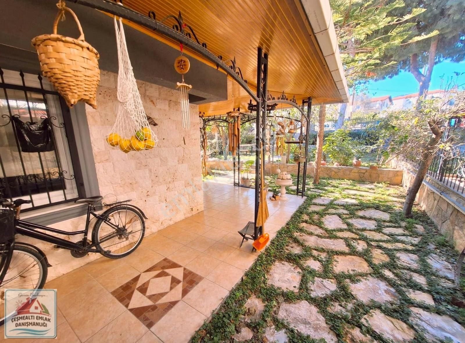 Urla Guvendik Mah. Denize 350 M Genis 4+1 Merkezi Konum - Görsel 8