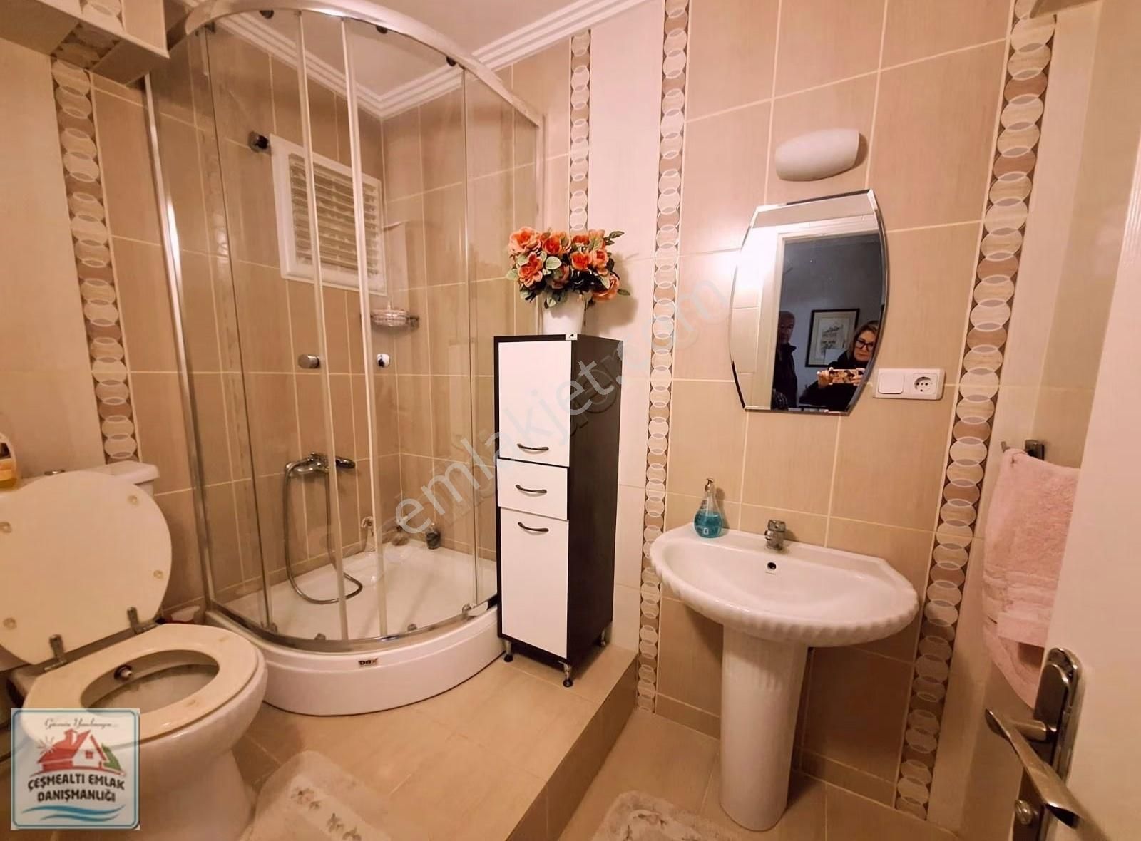 Urla Guvendik Mah. Denize 350 M Genis 4+1 Merkezi Konum - Görsel 13