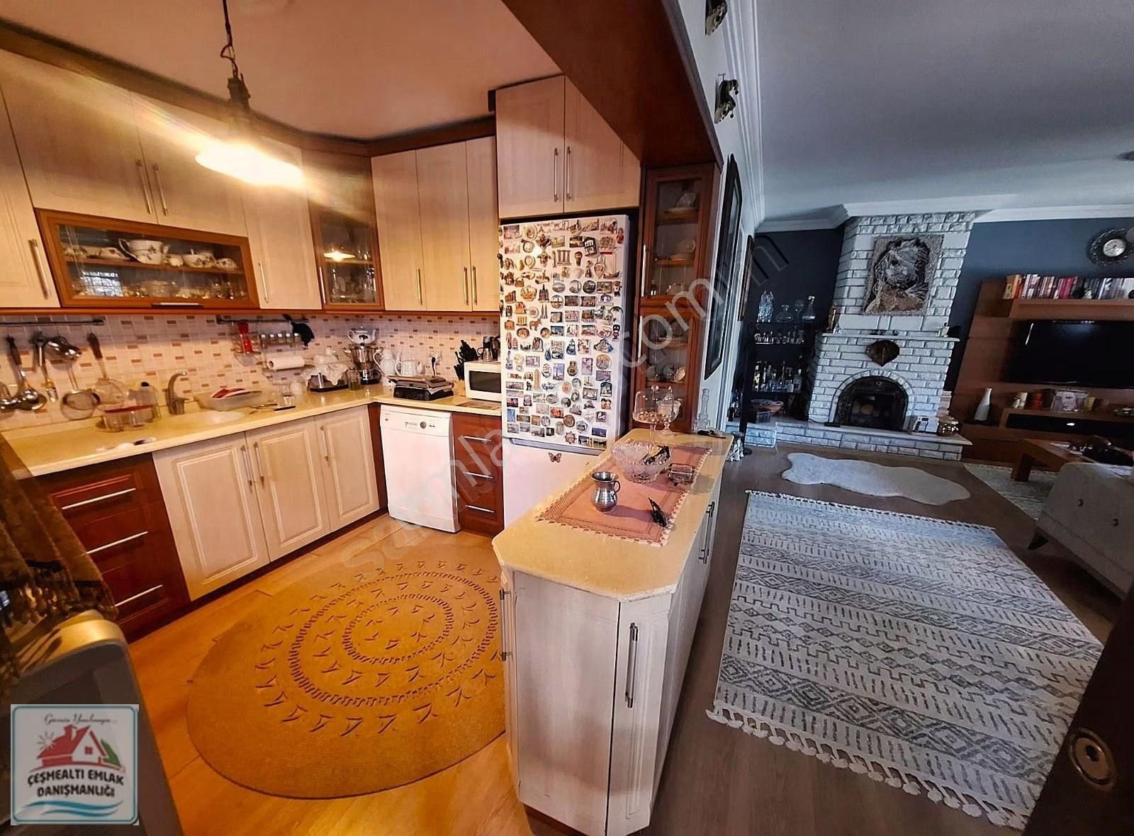 Urla Guvendik Mah. Denize 350 M Genis 4+1 Merkezi Konum - Görsel 9