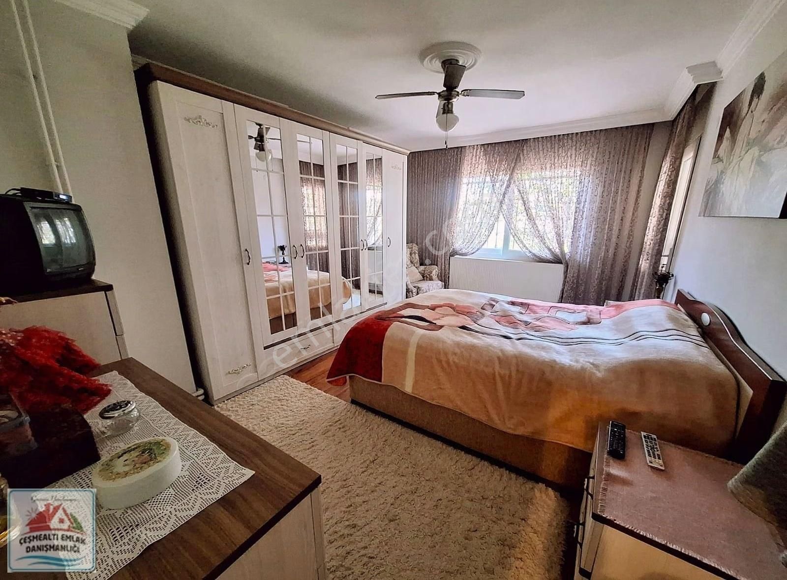 Urla Guvendik Mah. Denize 350 M Genis 4+1 Merkezi Konum - Görsel 11