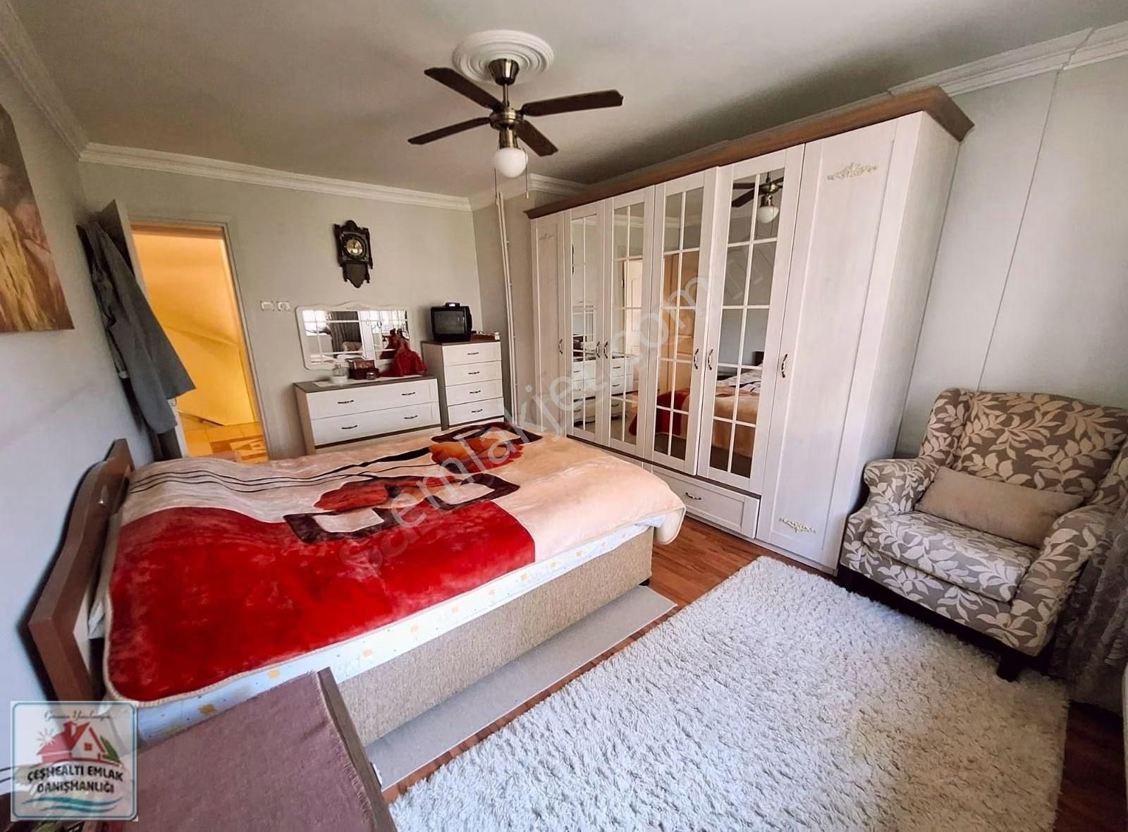 Urla Guvendik Mah. Denize 350 M Genis 4+1 Merkezi Konum - Görsel 21