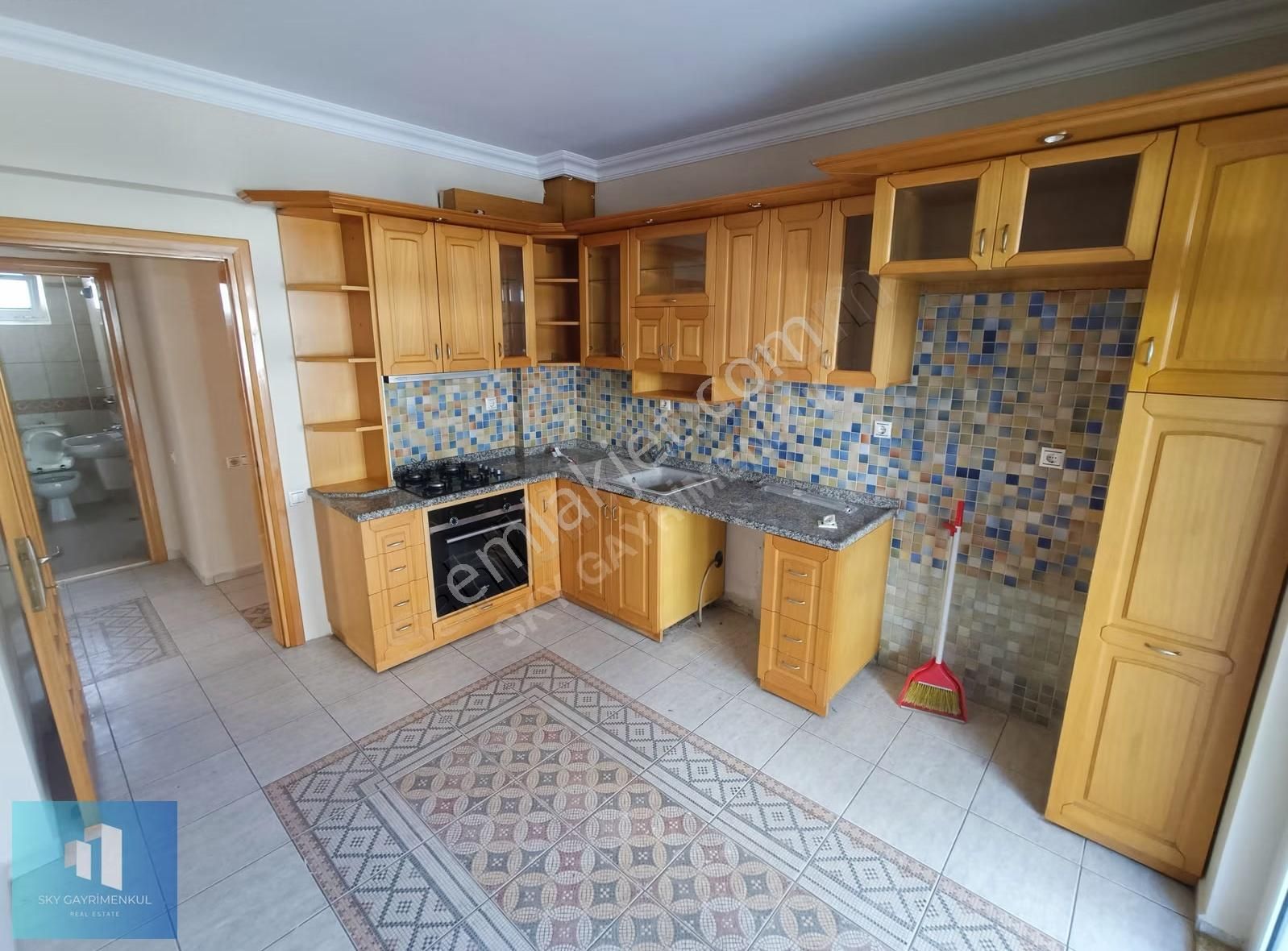 Sky'dan Sakin Konumda Tertemiz Ve Geniş Kiralık 130 M2 3+1 Daire