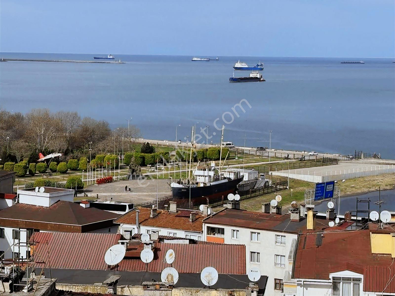 Canik'te Denize 200 Metre Mesafede Full Deniz Manzaralı Tripleks