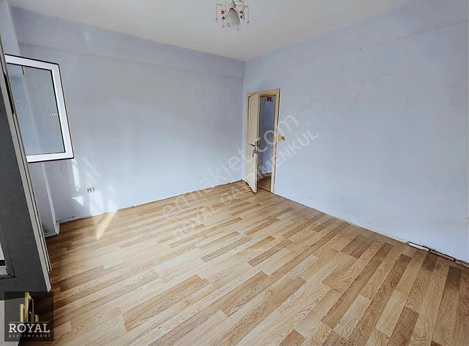 Cemil Meriçte'de Giriş Kat 1+1 Kiralık Daire