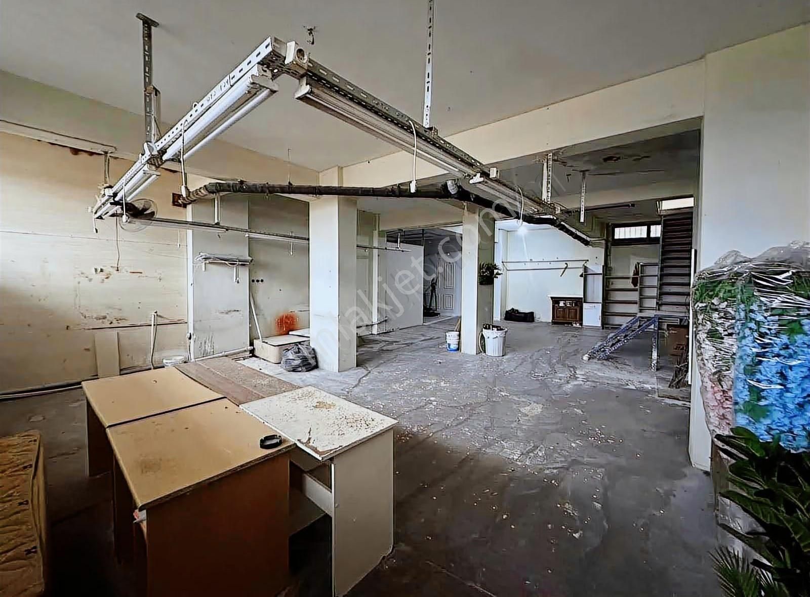 Pazariçinde Sanai Eletriği Olan Dükkan