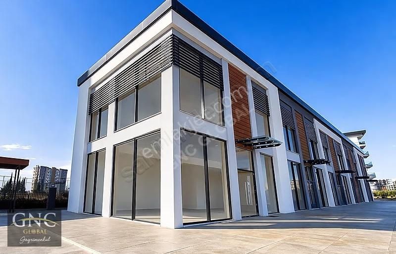 Altıntaş Antoryum Rezidans'ta 3 Katlı İskanlı Satılık Dükkan