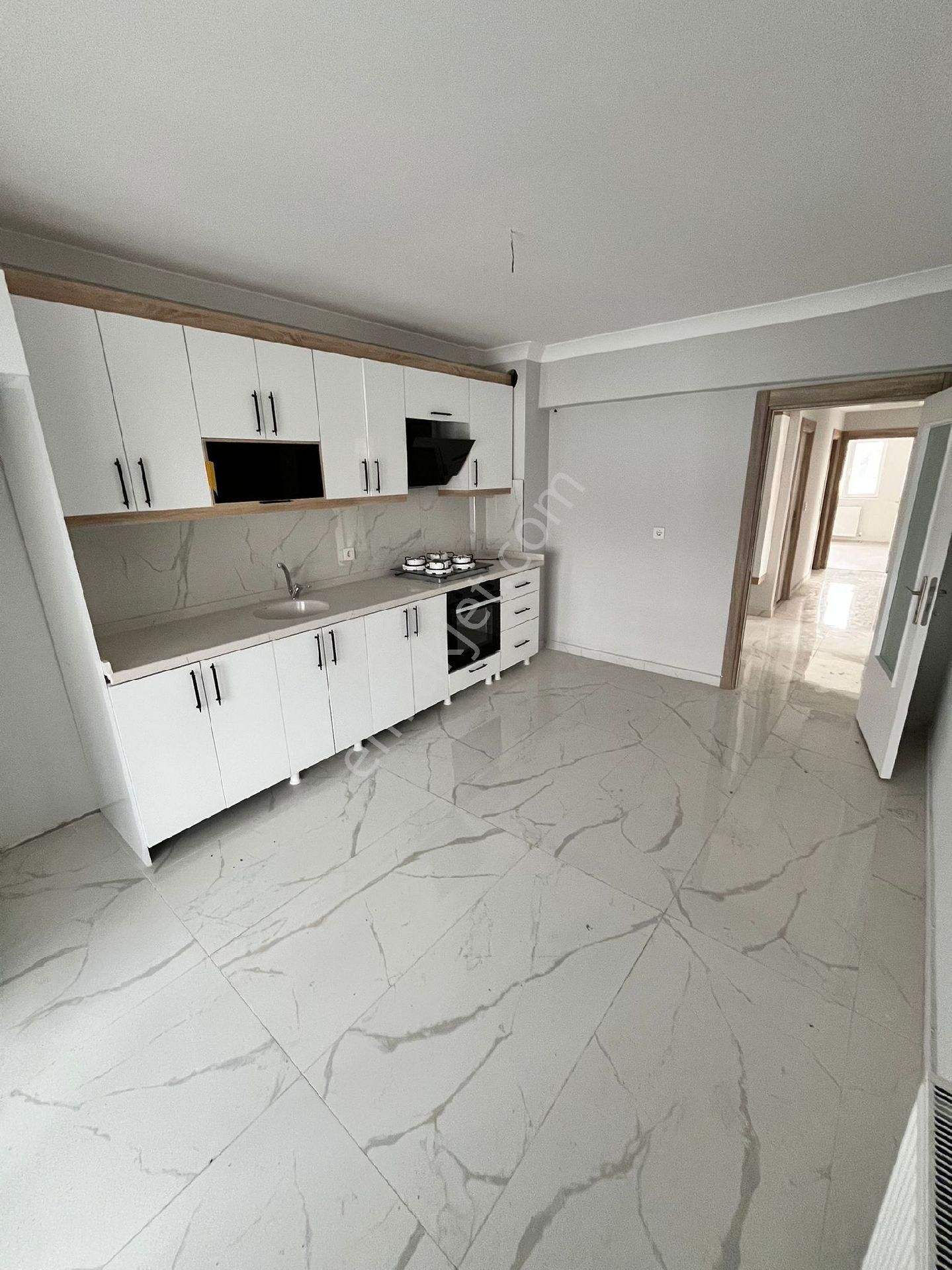 Yenikent`de Asansörlü Sıfır Yapılı Sahibinden Satılık - Görsel 2